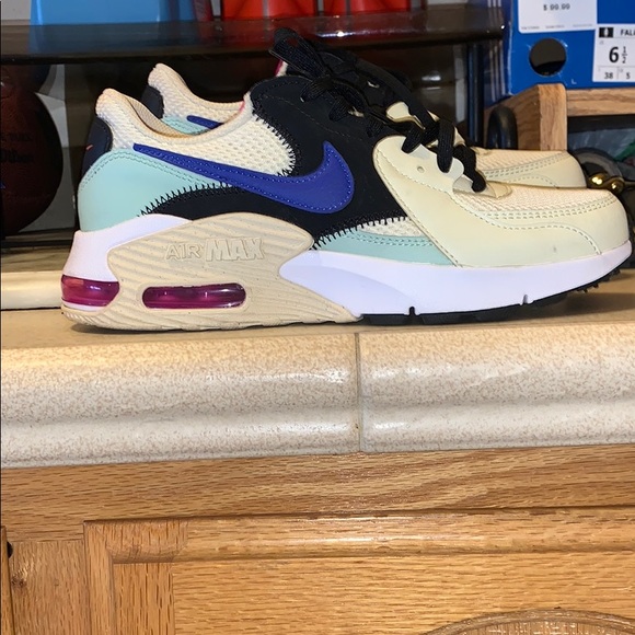 Nike shoes - Picture 4 of 10